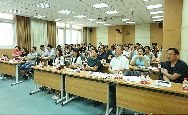 郑州大学化学学院历届毕业生代表座谈会4