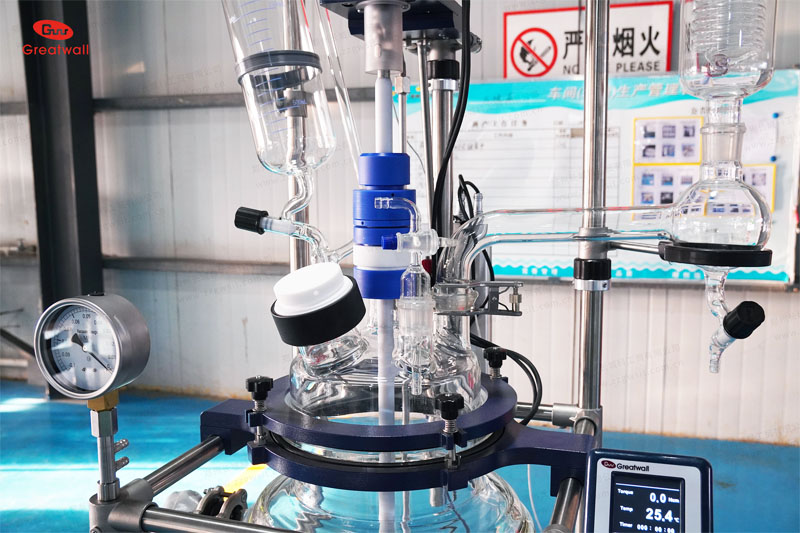 玻璃反应釜釜盖布局