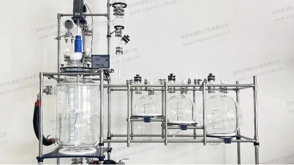 100L 定制玻璃反应釜：精馏、密封与压力监测的深度优化！